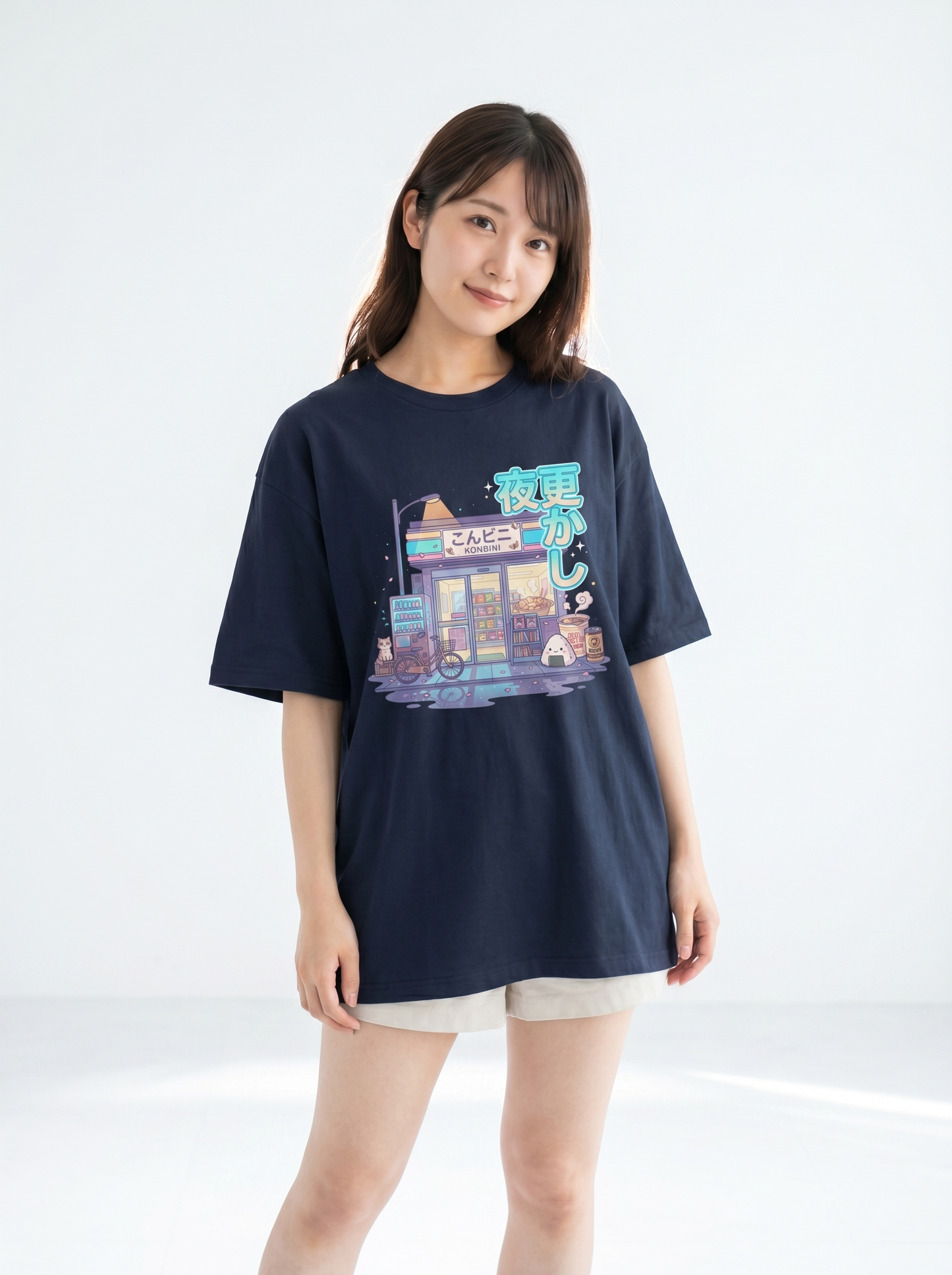 ユニセックス オーバーサイズ グラフィックTシャツ - 日本のコンビニ「Konbini」デザイン