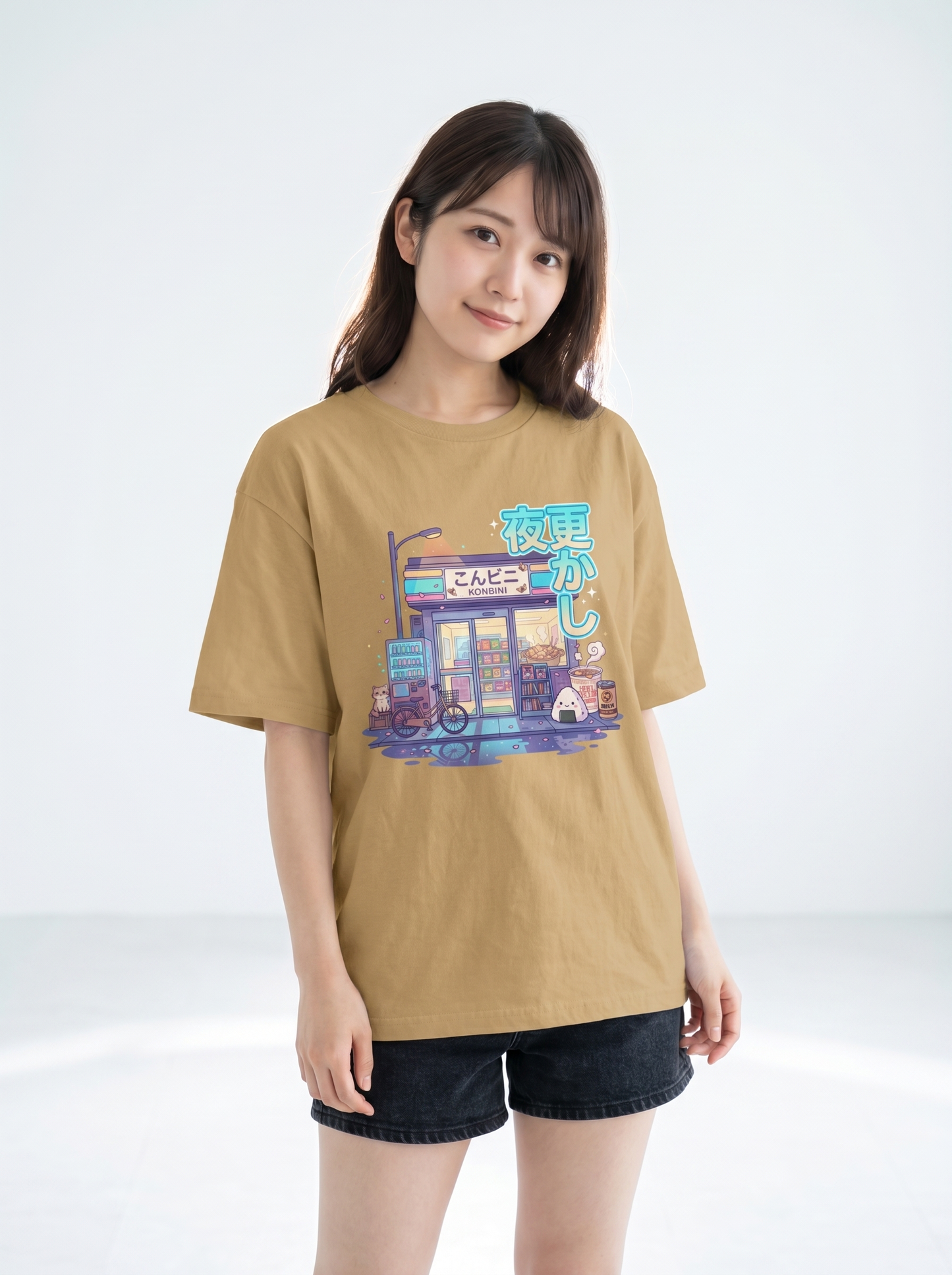 ユニセックス オーバーサイズ グラフィックTシャツ - 日本のコンビニ「Konbini」デザイン