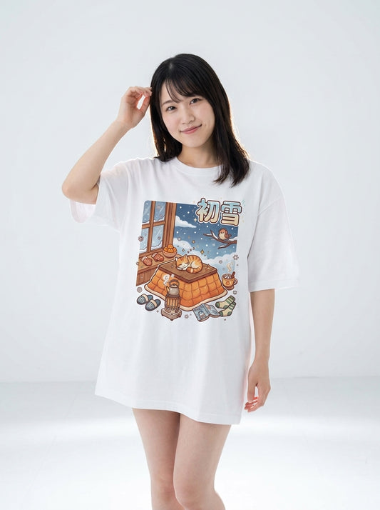 冬の猫と雪の和風アート オーバーサイズTシャツ | ストリートウェア