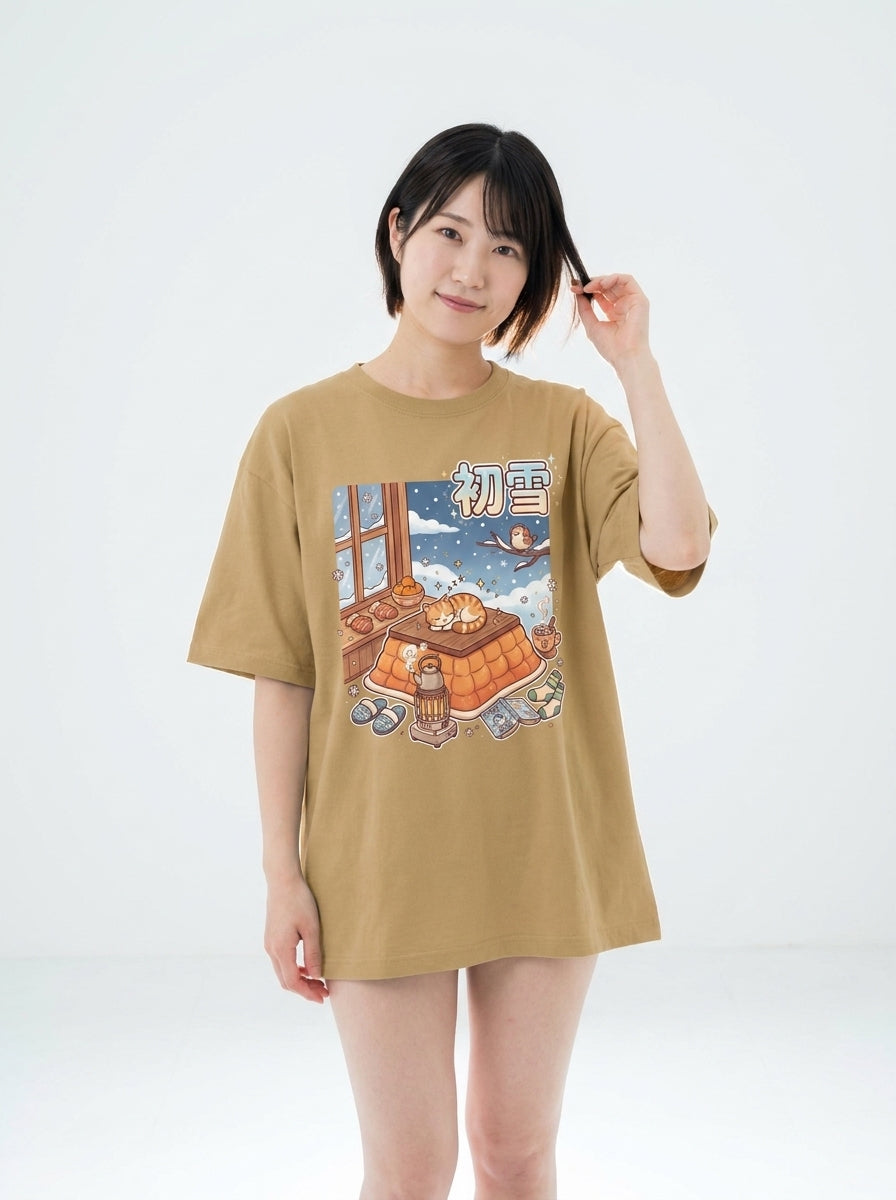 冬の猫と雪の和風アート オーバーサイズTシャツ | ストリートウェア