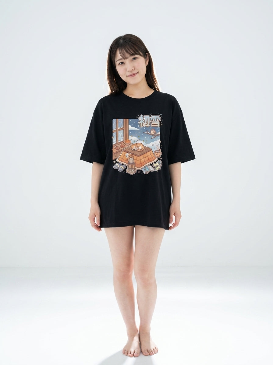 冬の猫と雪の和風アート オーバーサイズTシャツ | ストリートウェア