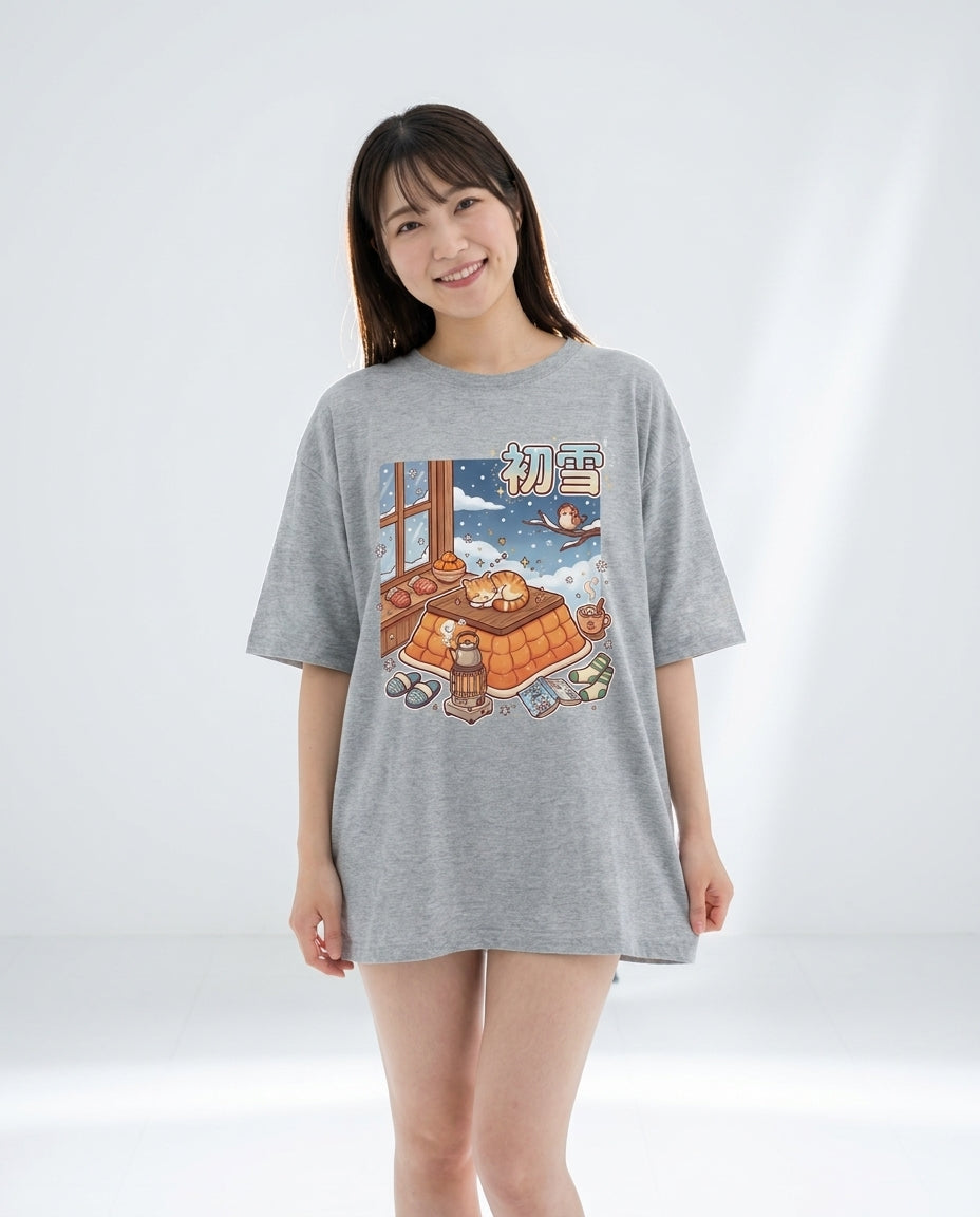 冬の猫と雪の和風アート オーバーサイズTシャツ | ストリートウェア