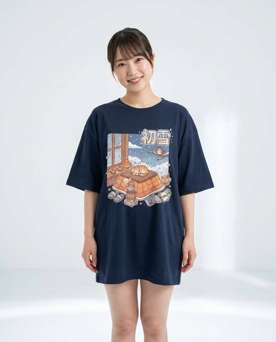 冬の猫と雪の和風アート オーバーサイズTシャツ | ストリートウェア